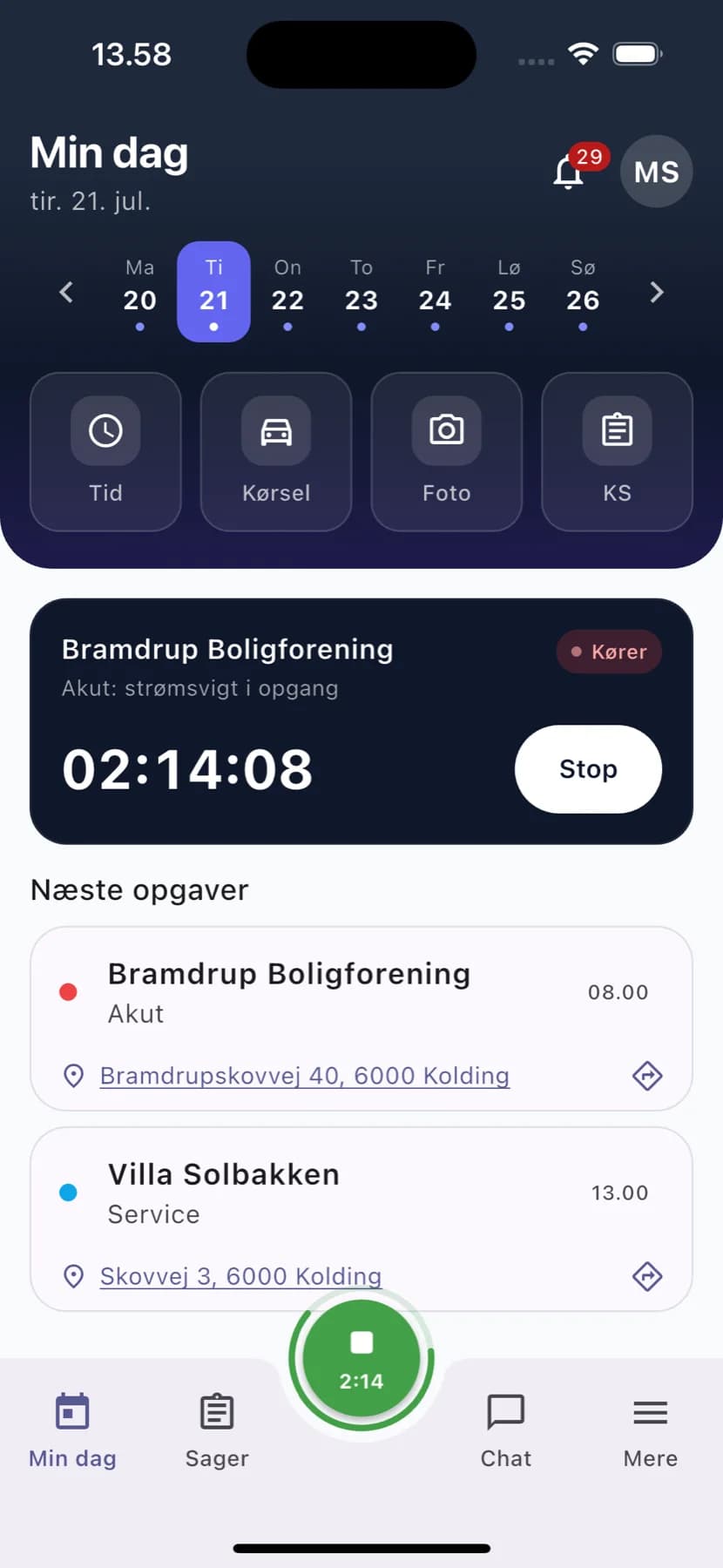 Workmon-appen på iPhone: skærmen Min dag med kørende tidtagning på en akut sag og dagens næste opgaver